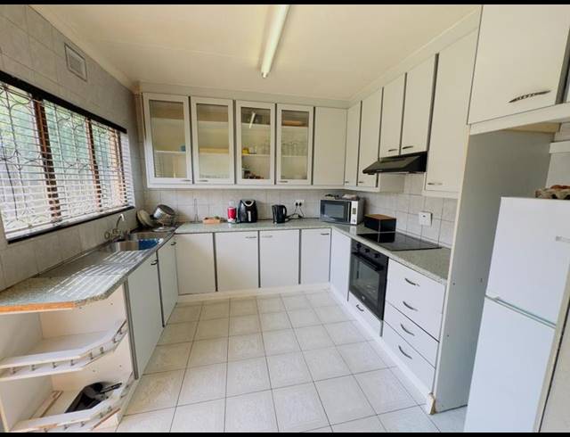 3 BEDROOM HOUSE FOR SALE IN WYEBANK